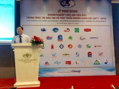 Honor 35 typical seafood enterprises in the training and development of human resources